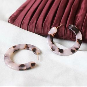 Madewell Acetate Hoop Earrings in Shell Tort